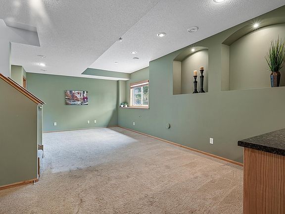 5th image of 2914 18th Ave E