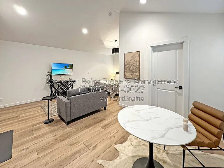 3526 W Anderson St — Photo 8