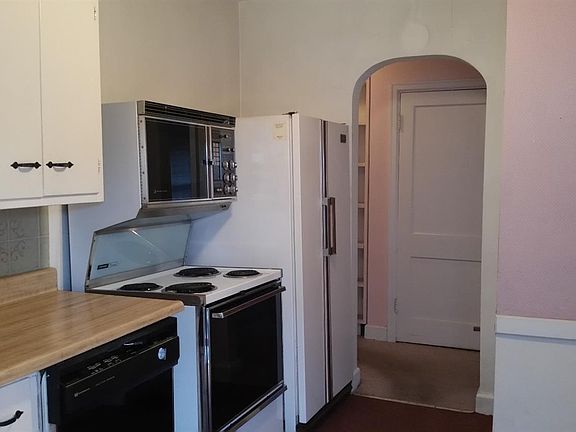 4th image of 1074 Meadow Ln