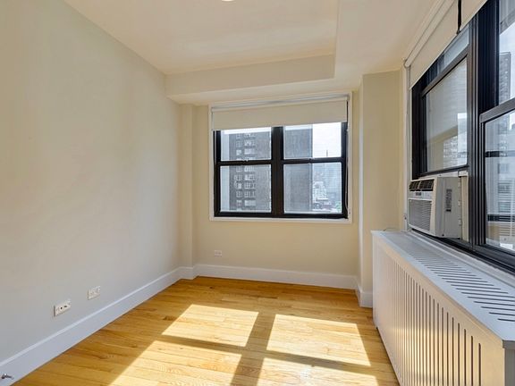 5th image of 248 E 33rd St #8C