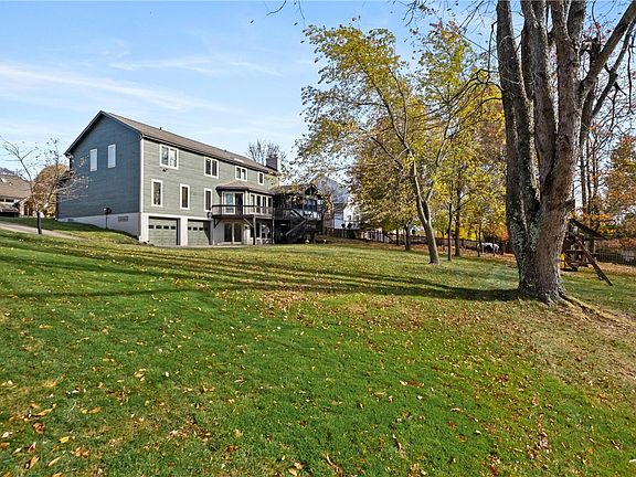 3rd image of 9988 Parkland Dr