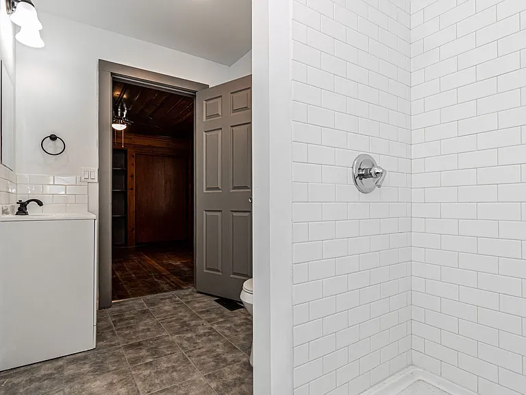 214 W Walnut St — Photo 17