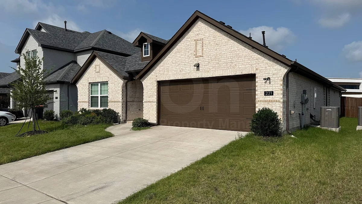 3 bed, 2.0 bath, 1799 sqft, $1,799 — Photo 3
