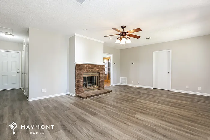 3 bed, 2.5 bath, 1960 sqft, $1,745 — Photo 3