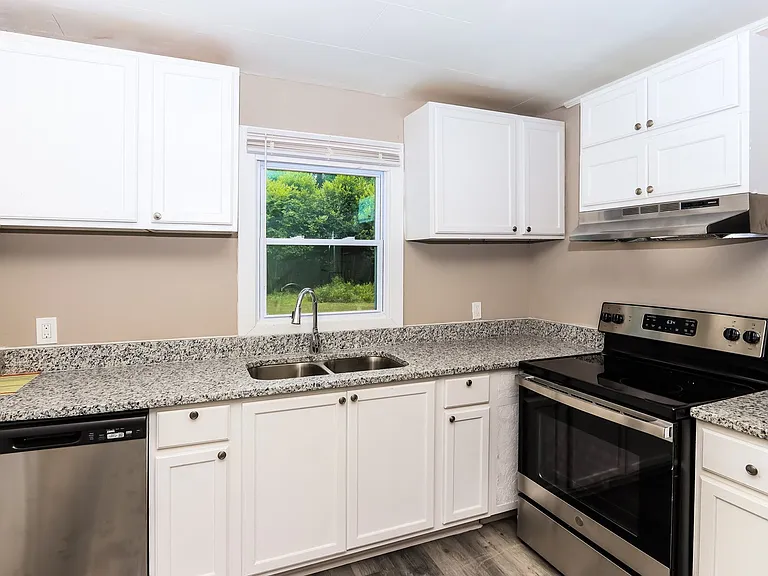 1194186_020_kitchen_12987889.jpg