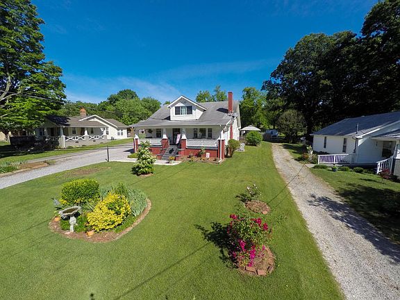 3rd image of 2547 Woodrow Dr