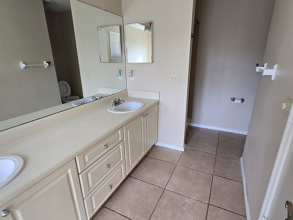 2nd image of 9481 Highland Oak Dr Unit 1005