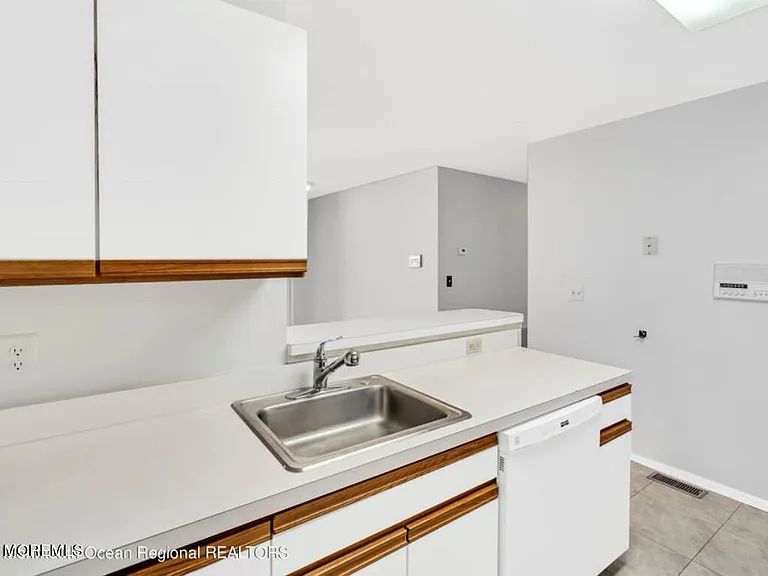 315 Love Ln — Photo 9