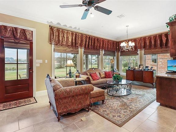 4th image of 5920 Camellia Way