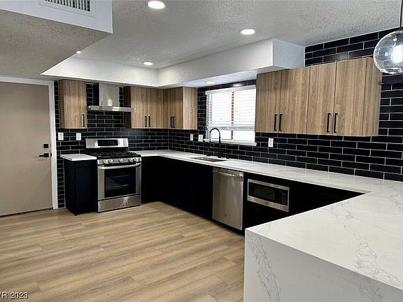4th image of 3209 Beacon Shores Cir