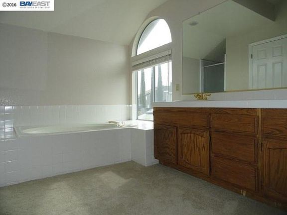 4th image of 1870 Bayberry Ln