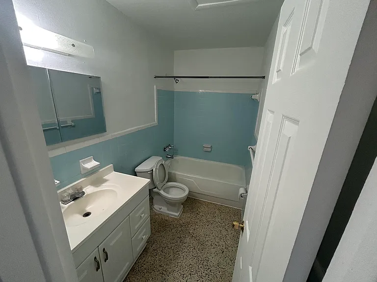 950 W 3rd Ave #14 — Photo 3