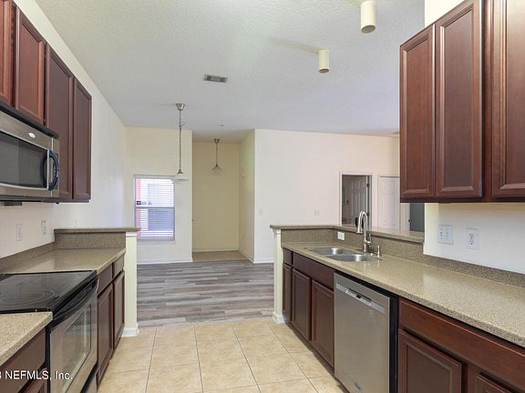 3rd image of 13848 HERONS LANDING Way #8