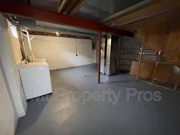 8148 S 88th St — Photo 16