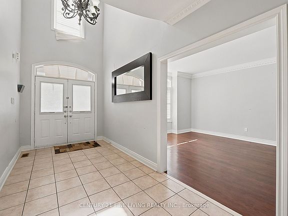 4th image of 38 Eiffel Blvd