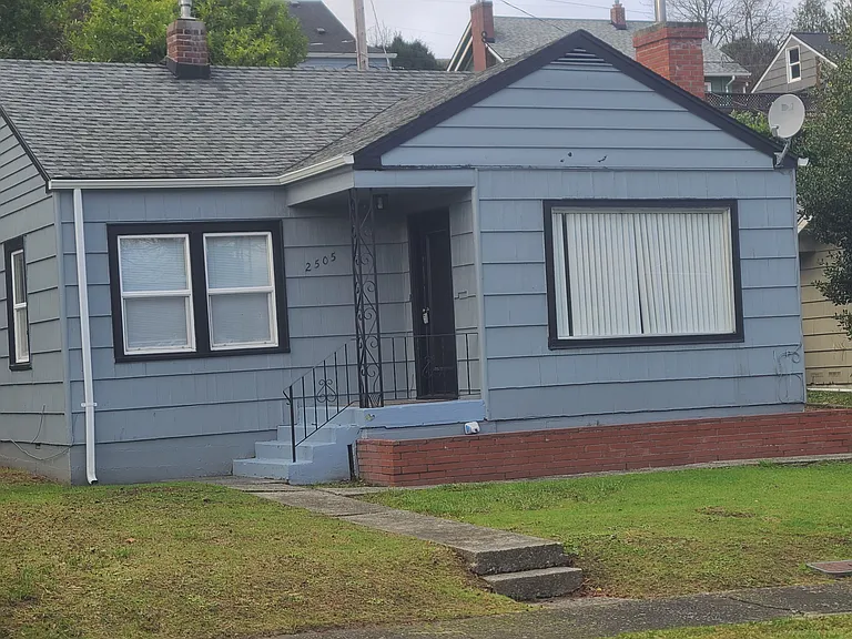 2505 Veldee Ave — Photo 1