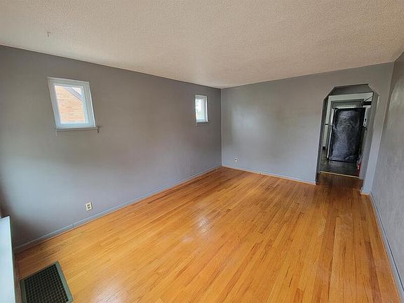 4th image of 344 Tacoma Dr