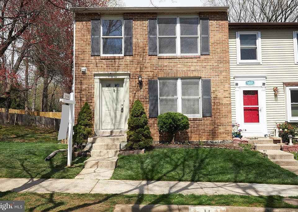 1st image of 9924 Oakdale Woods Ct