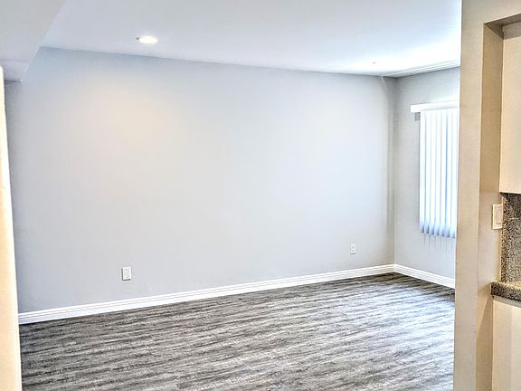 5th image of 5843 Willoughby Ave #8