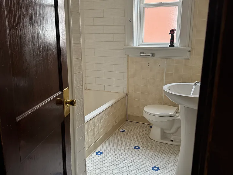 6029 Carlsbad Ave #2N — Photo 4