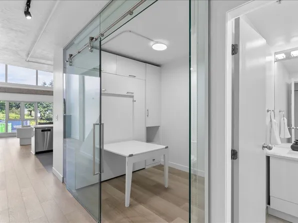27 Alexander St #309, Vancouver, BC V6A 1B2