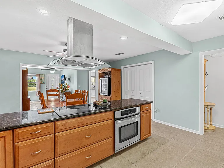 412 Emerald Dr S — Photo 12