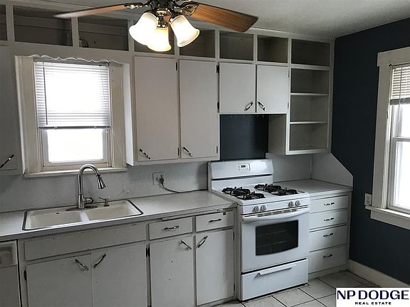 3rd image of 6212 Parker St S
