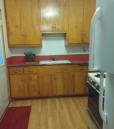 3rd image of 7317 W Medford Ave