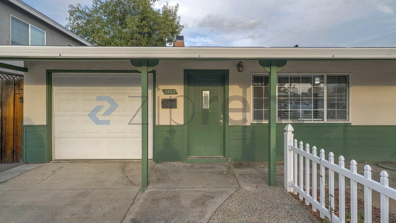 3 bed, 1060 sqft, $3,900 — Photo 1