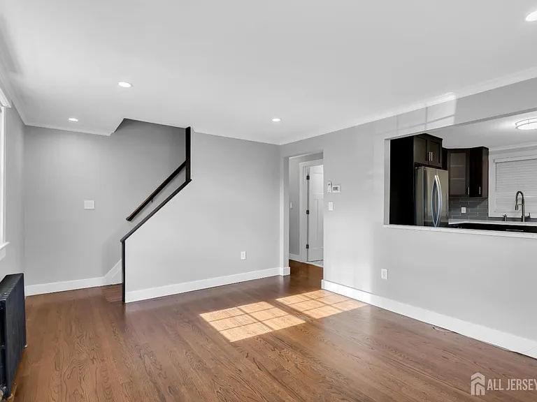 20 Burnet St — Photo 7