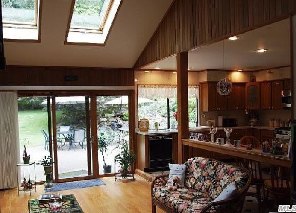 5th image of 9 Kathy Dr