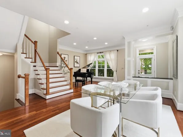 4462 Macarthur Blvd NW, Washington, DC 20007