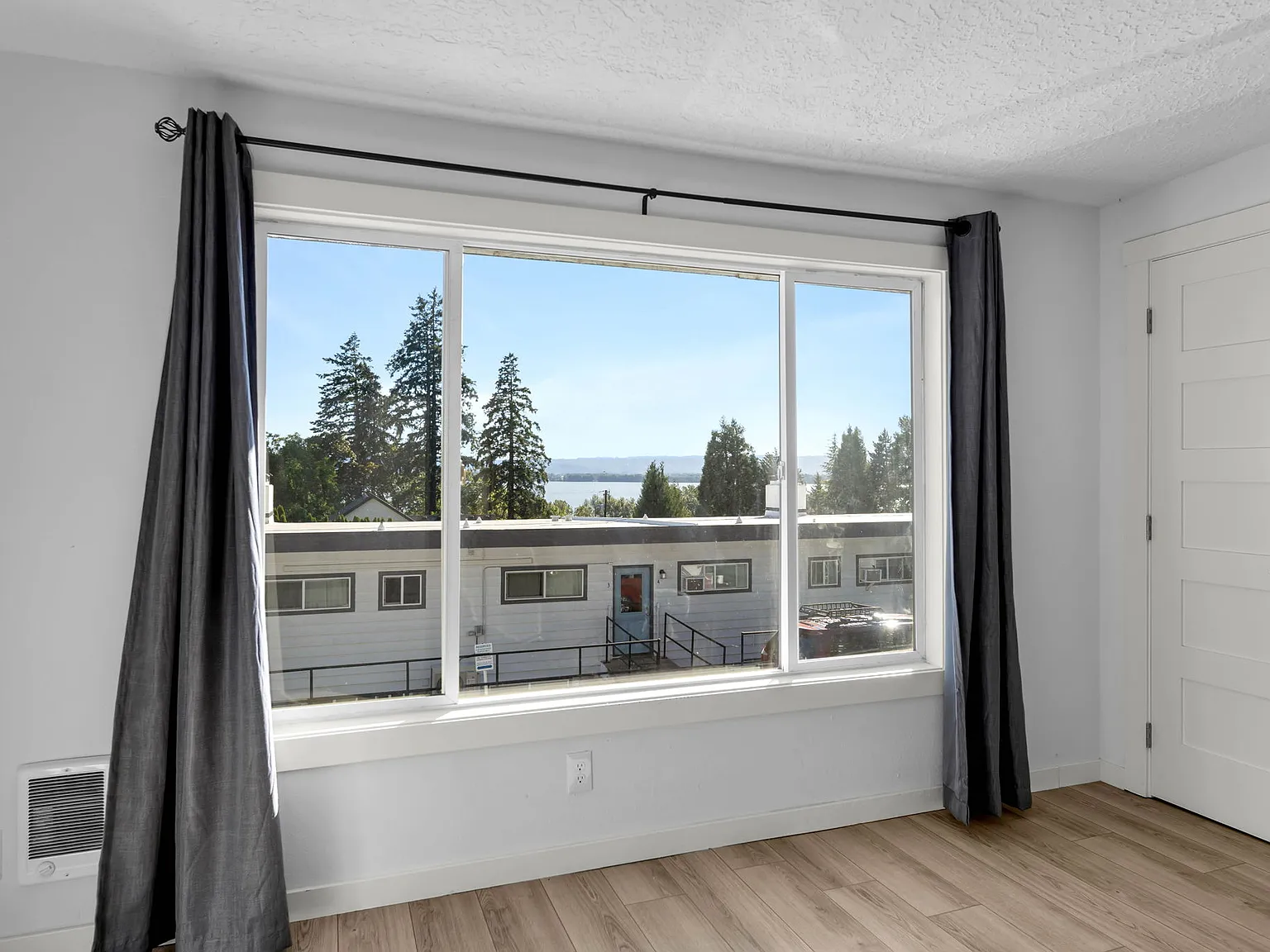 2 bed, 829 sqft, $2,000 — Photo 3