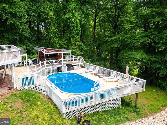 4th image of 44 Algonquin Dr