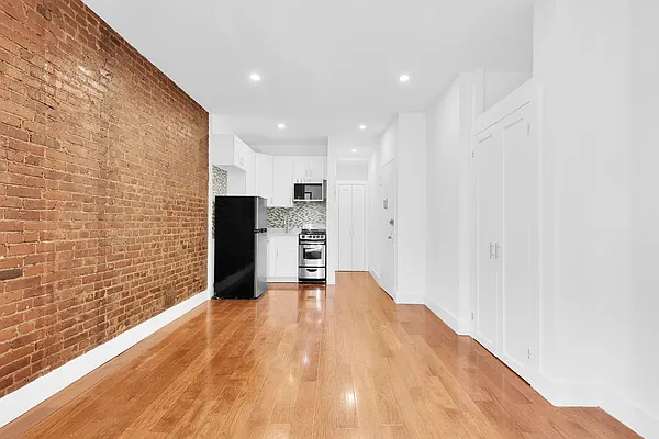 Rented by Cooper & Cooper Real Estate | media 7