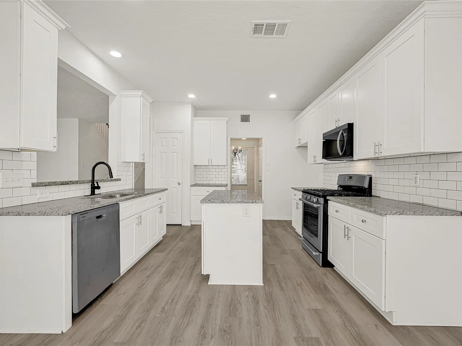 4 bed, 2.5 bath, 2643 sqft, $2,595 — Photo 4