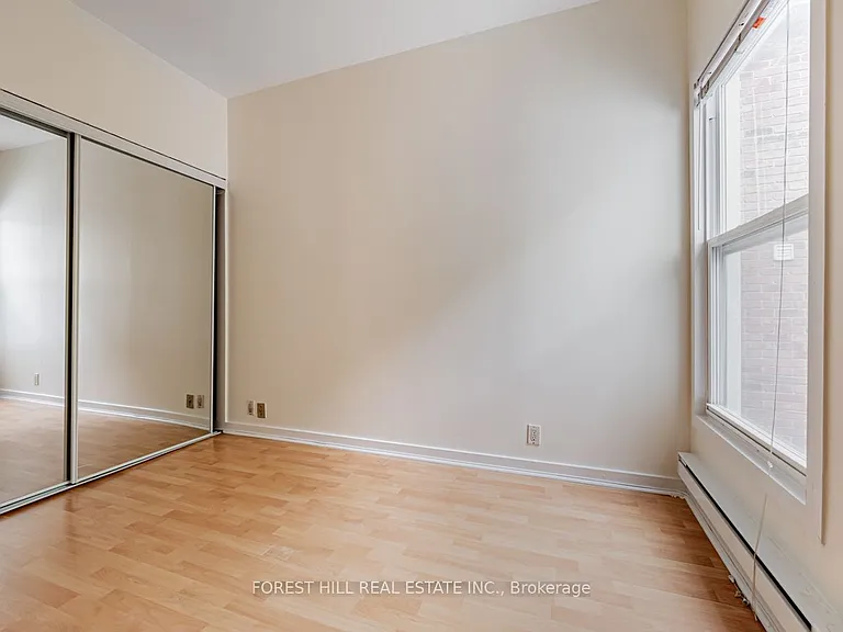 70 Macpherson Ave #UPPER — Photo 17