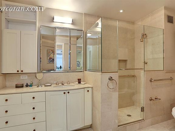 5th image of 17 W 54th St APT 6B