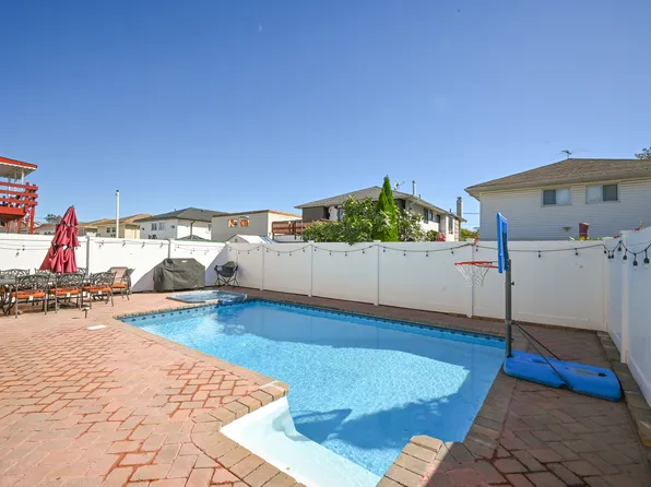 2629 East 65th Street image 2 of 25