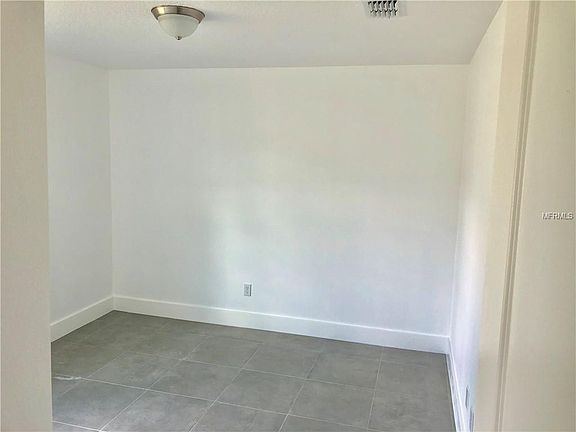4th image of 402 Peace Ct