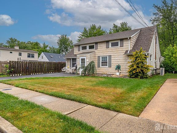 3rd image of 172 Elizabeth Ave