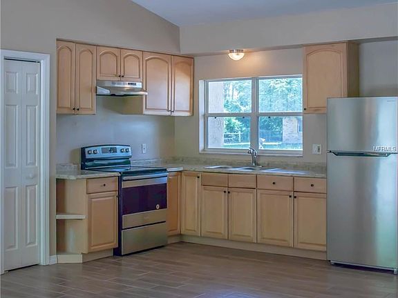 4th image of 612 Anderson Dr