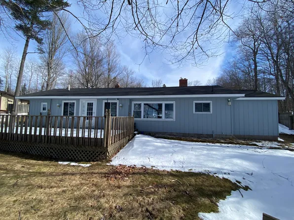 4698 S Westshore Dr, Sault Sainte Marie, MI 49783