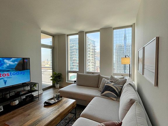 4th image of 1400 S Michigan Ave