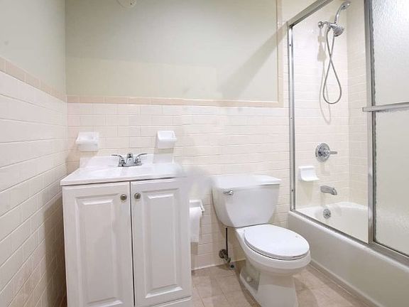 4th image of 205 Meserole St #1