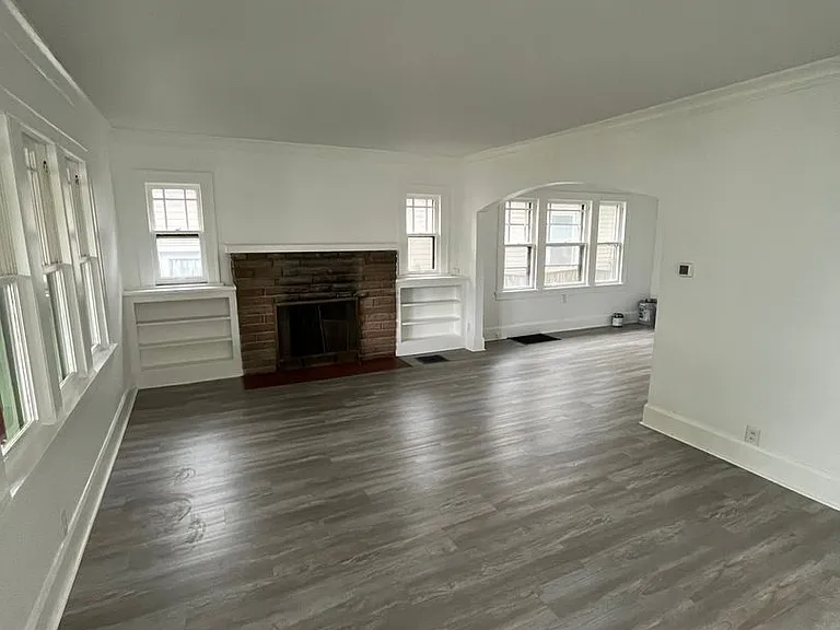 330 King St — Photo 1