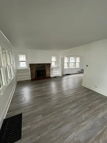 330 King St Photo 1