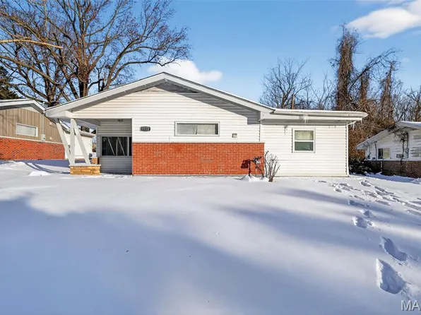 9732 Cambria Dr, Saint Louis, MO 63136