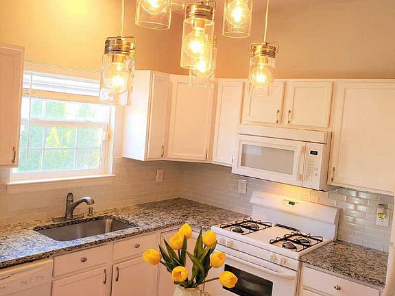 5th image of 530 Tuliptree Sq NE