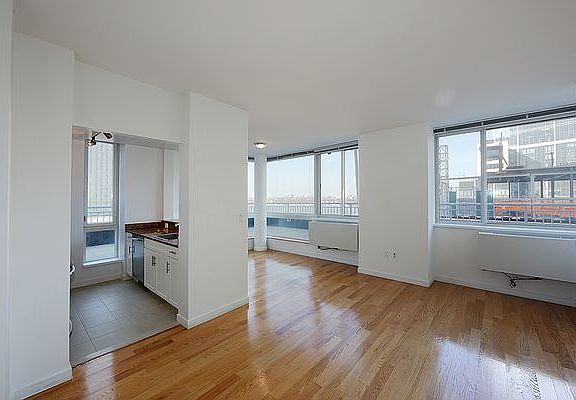 4th image of 33 W End Ave APT 14E